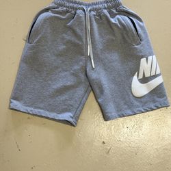 NIKE GREY SHORTS 