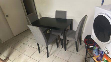 Table Set For 4 With Upholstered Chairs