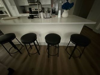 4 Black Counter/Bar Stools – Excellent Condition