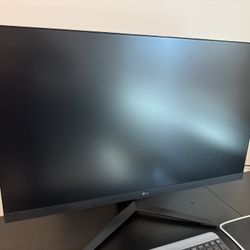 LG 32GP750-B 32 Inch QHD (2560 x 1440) IPS UltraGear Gaming Monitor with 1ms (GtG) and 165Hz Refresh Rate, NVIDIA G-SYNC Compatible with AMD FreeSync 