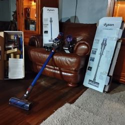 Dyson Vacuum Two Dyson V8 And 2 V11 And One Animal 3