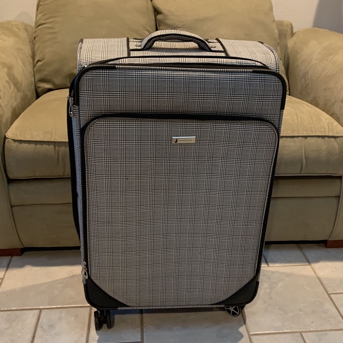 London Fog Devonshire Soft Sided Luggage for Sale in San Diego CA OfferUp