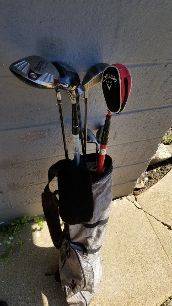 Set of random golf clubs
