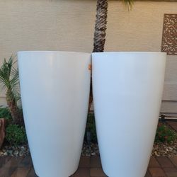 Rain Forest 43 in. Tall White Verona Plastic Planter
