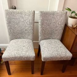 Set of 2 dining room chairs