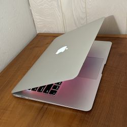 Apple MacBook Air 13” I5/8GB/256GB SSD $180
