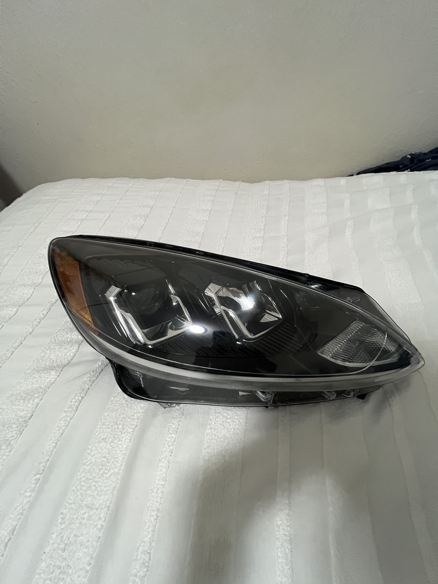Headlight Ford Escape 2020 – 2022 passenger side
