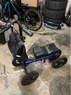 Folding knee walker