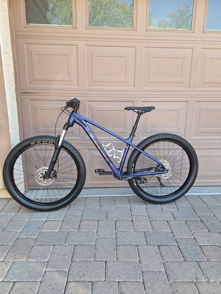 TREK ROSCOE 6 MOUNTAIN BIKE 27.5 INCH 1 X 10 SPEED DROPPER POST SEAT ( CHECK MY OTHER BIKES)