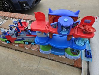 PJ Mask truck and HQ