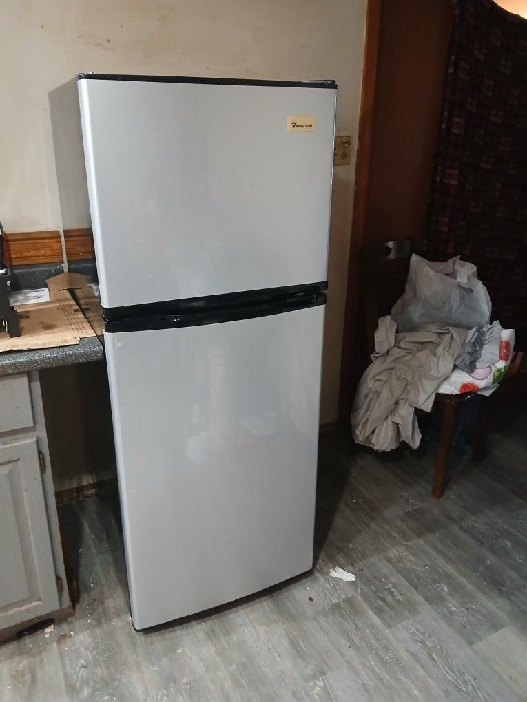 Magic Chef Apartment Refrigerator