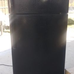 GE refrigerator For Sale 