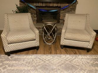 Pair of Accent Chairs – Taupe/Cream Geometric Pattern