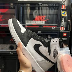 Jordan 1 Bleached Coral 