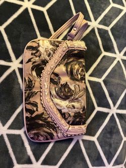 6 women’s wallets
