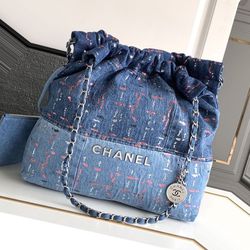 Chanel 22 City Bag