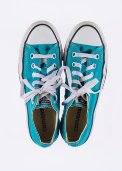 Converse Sneakers (Women’s Size 7)