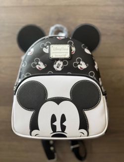 Disney Parks Exclusive Mickey Mouse Peeking Loungefly Mini Backpack New NWT