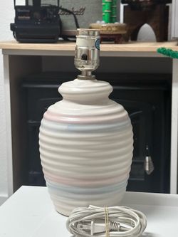 This vintage 1980s Postmodern-style ginger jar lamp