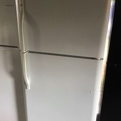 Refrigerator Kenmore .