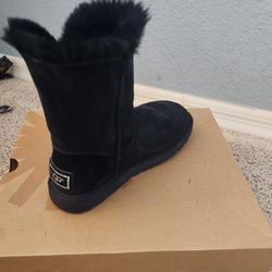 Uggs Boots Size 6 Like NEW Pick Up Only 7 Ave And Baseline 