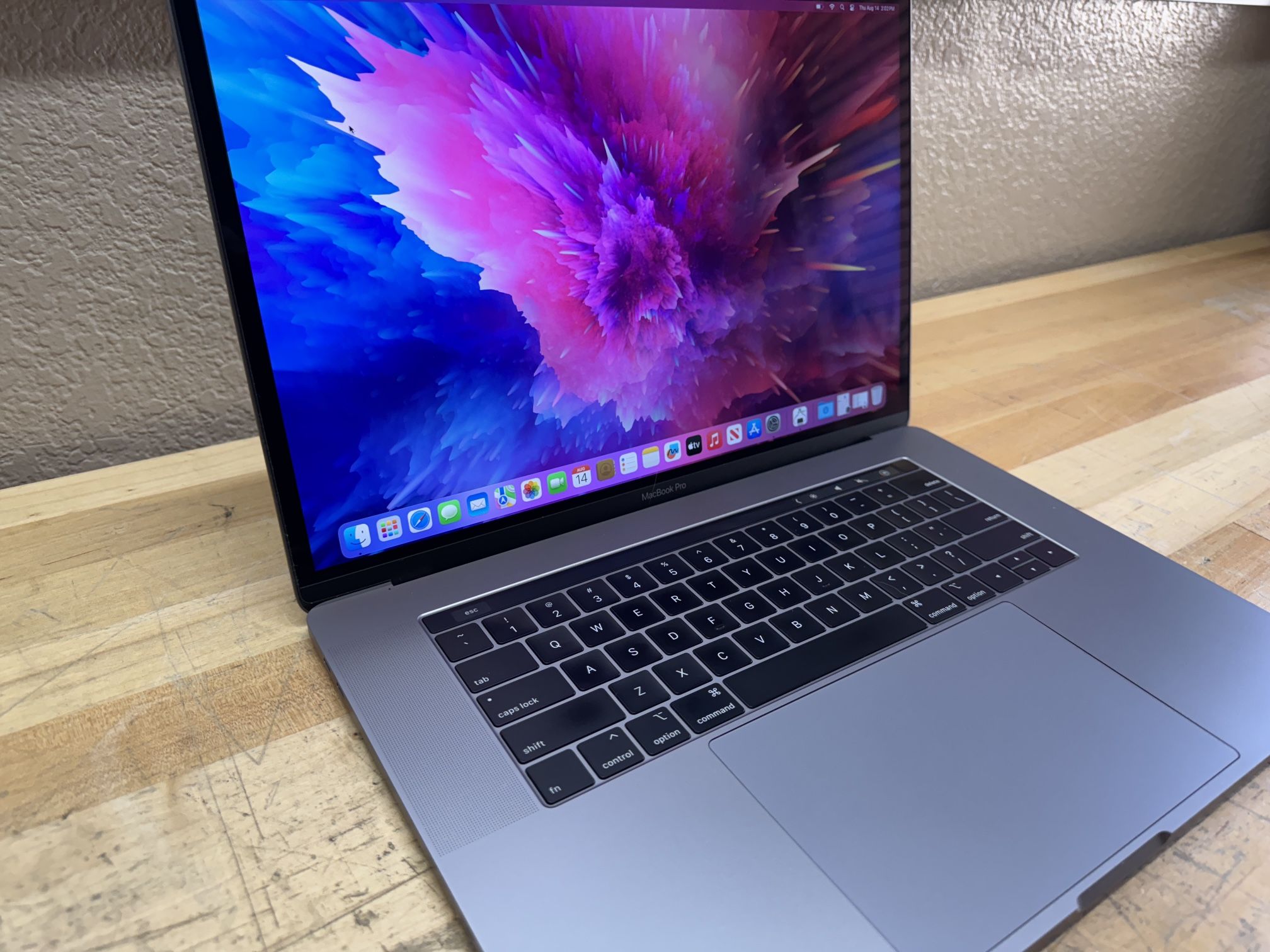 2019 15” MacBook Pro - 2.4 GHz i9 - 32GB - 500GB - Vega 20