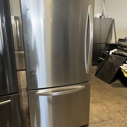 🧊 LG 2-Door Refrigerator for Sale! 🧊