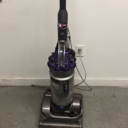Strong good condition Dyson vacuum work great