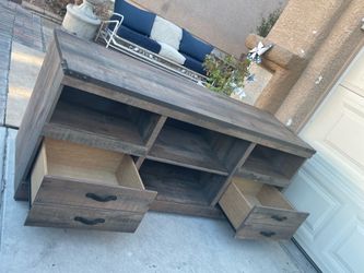 Beautiful TV stand entertainment modern hold 70 inch TV excellent condition H27 W63 D20 free delivery