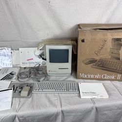 Vintage Macintosh Classic II Apple Computer M4150 Complete With All Parts/ Original Box Working