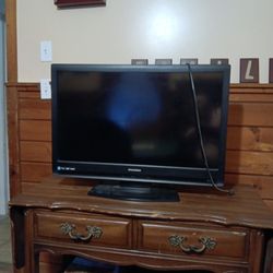 32" Flat Screen TV