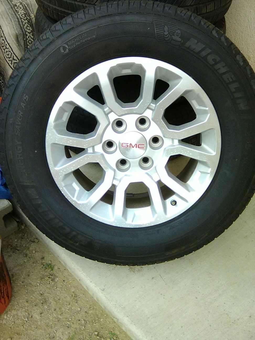 265-65-18. Michelin tires on Chevy/GMC