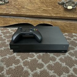 Xbox One X Project Scorpio | 1TB | Controller + Cables