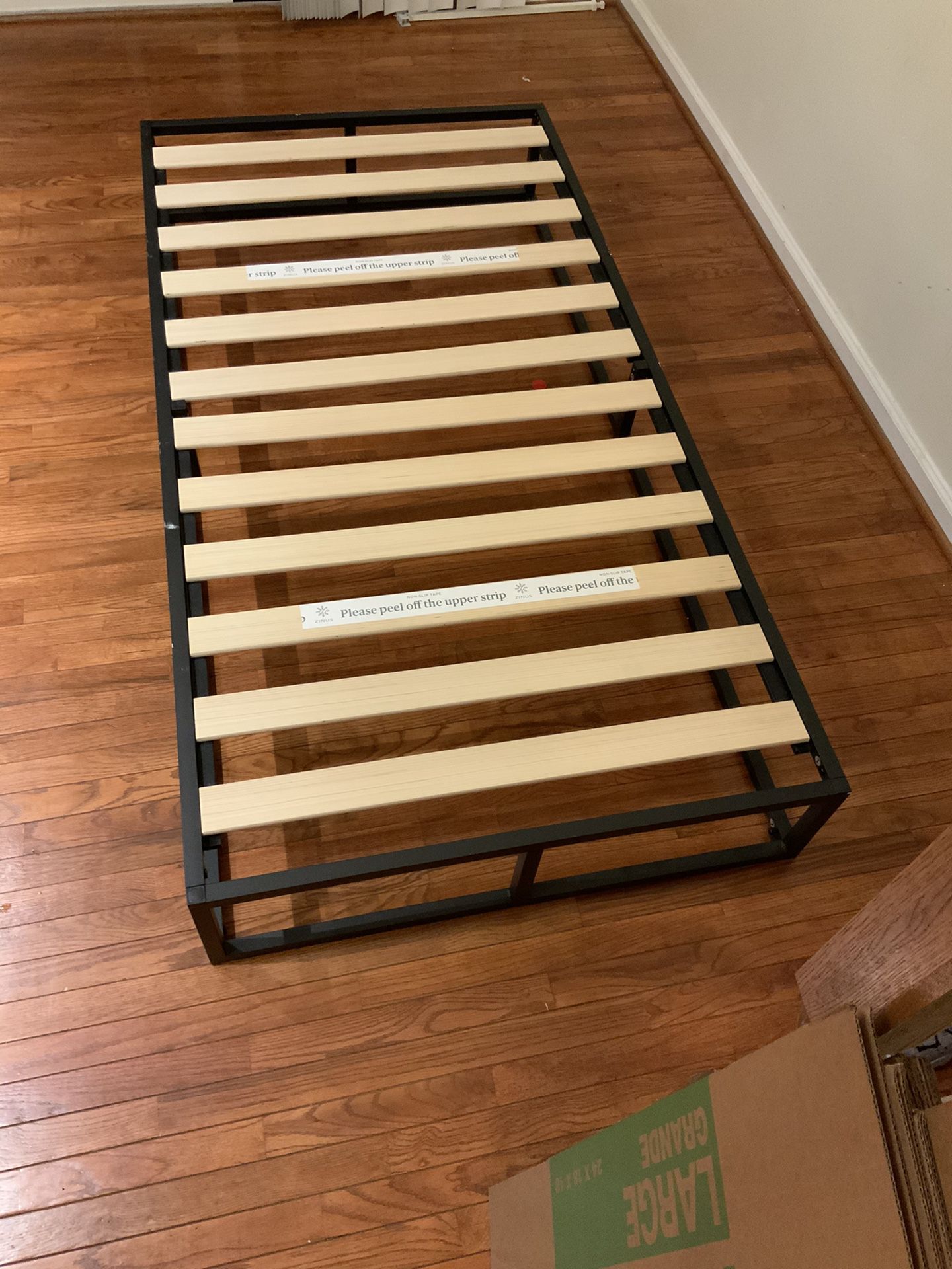 Twin platform bed