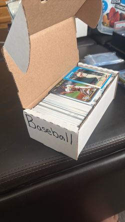 Baseball cards 400 count box of stars and rookies