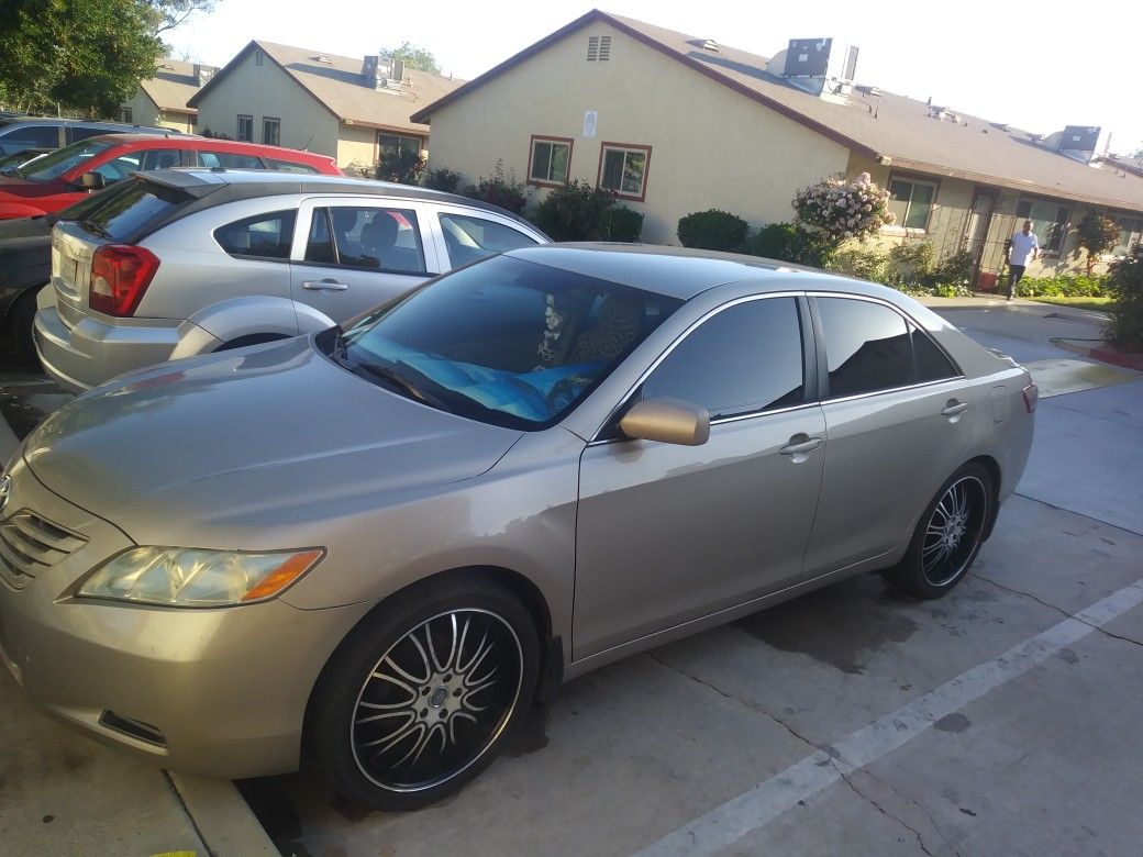 Toyota camry 2007 clean title pink slip on hand , car is good