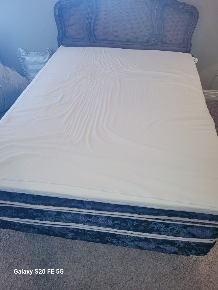 Queen Sized Sleep Innovations Mattress Topper