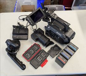 Sony FS7 Mark 2 + Cards + Batteries