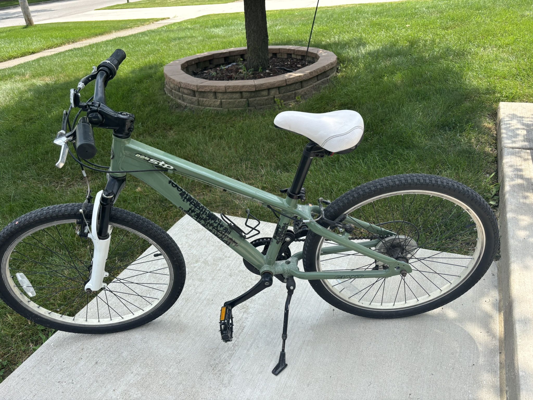 Giant 24” Wheel Mountain Bicycle 