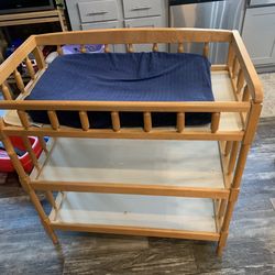 Changing table with changing pad