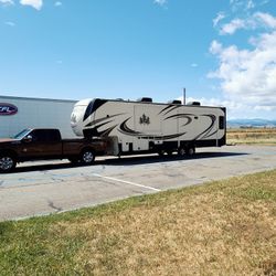 2019 redwood Fifth  wheel Model 1939WB