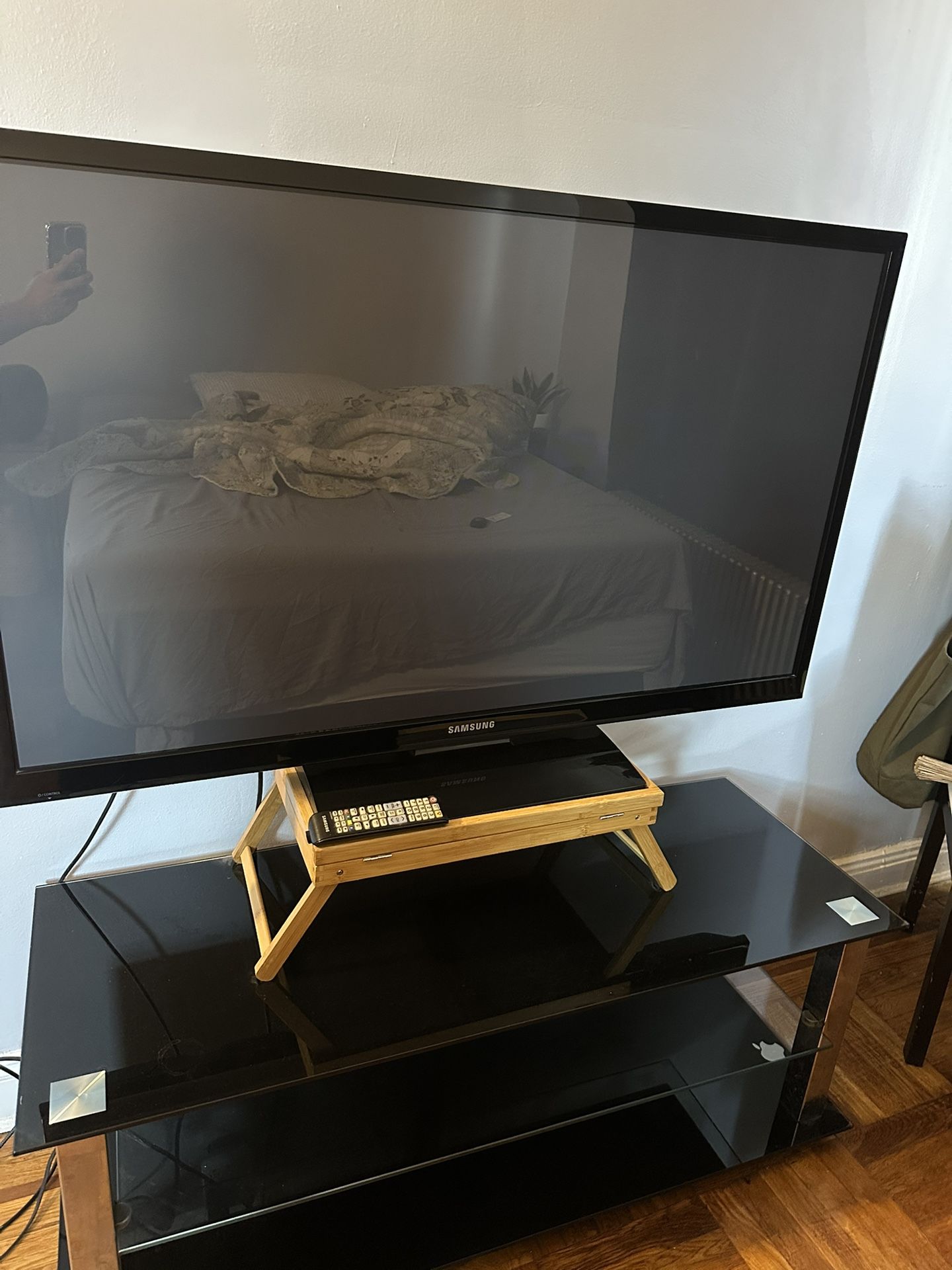 Samsung 50” HD tv With Stand