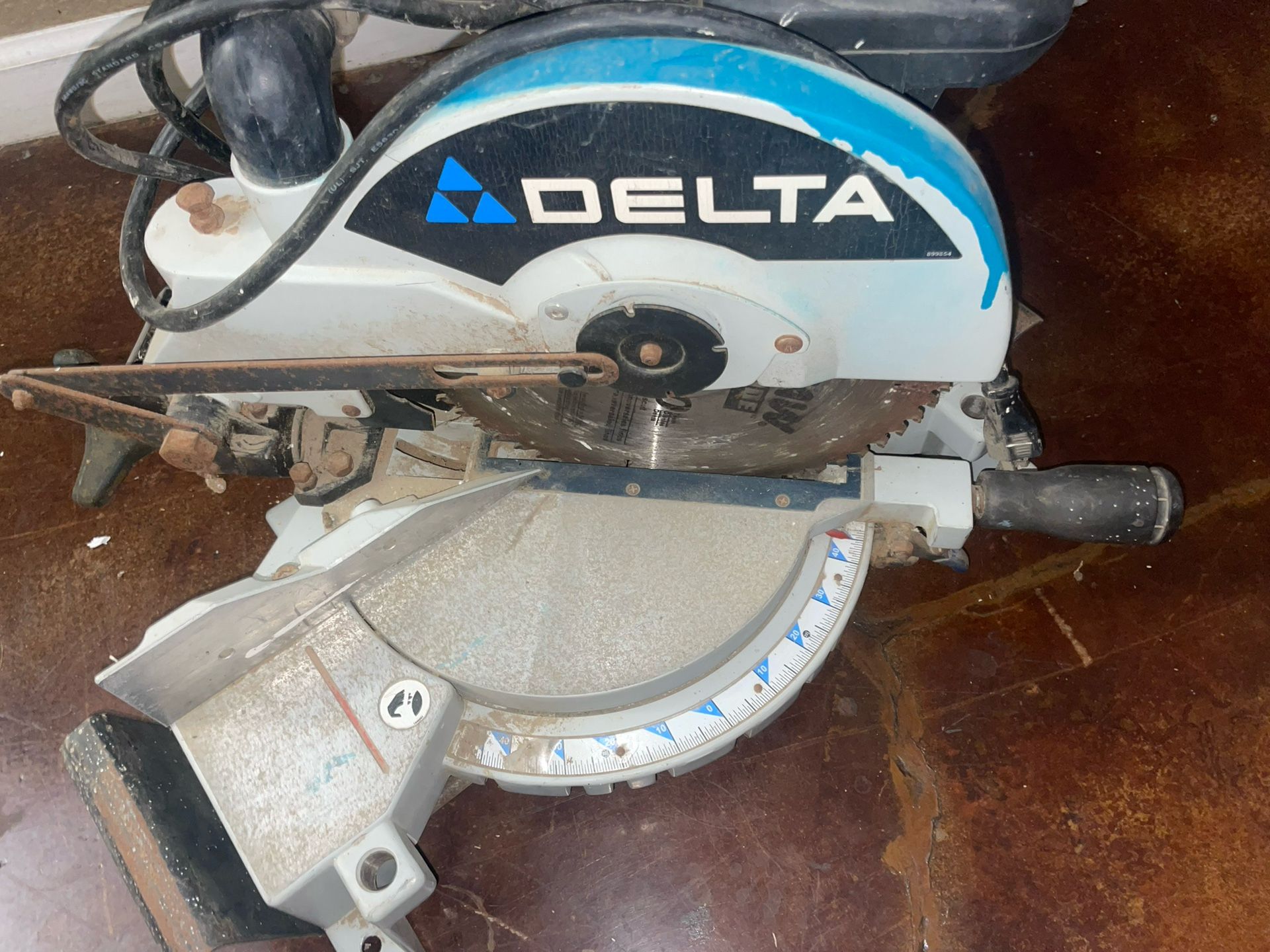 Delta 10" Compound Miter Saw