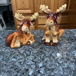 Vintage Ceramic Moose Pair Of Salt And Pepper Shakers.  Preowned Excellent Condition 