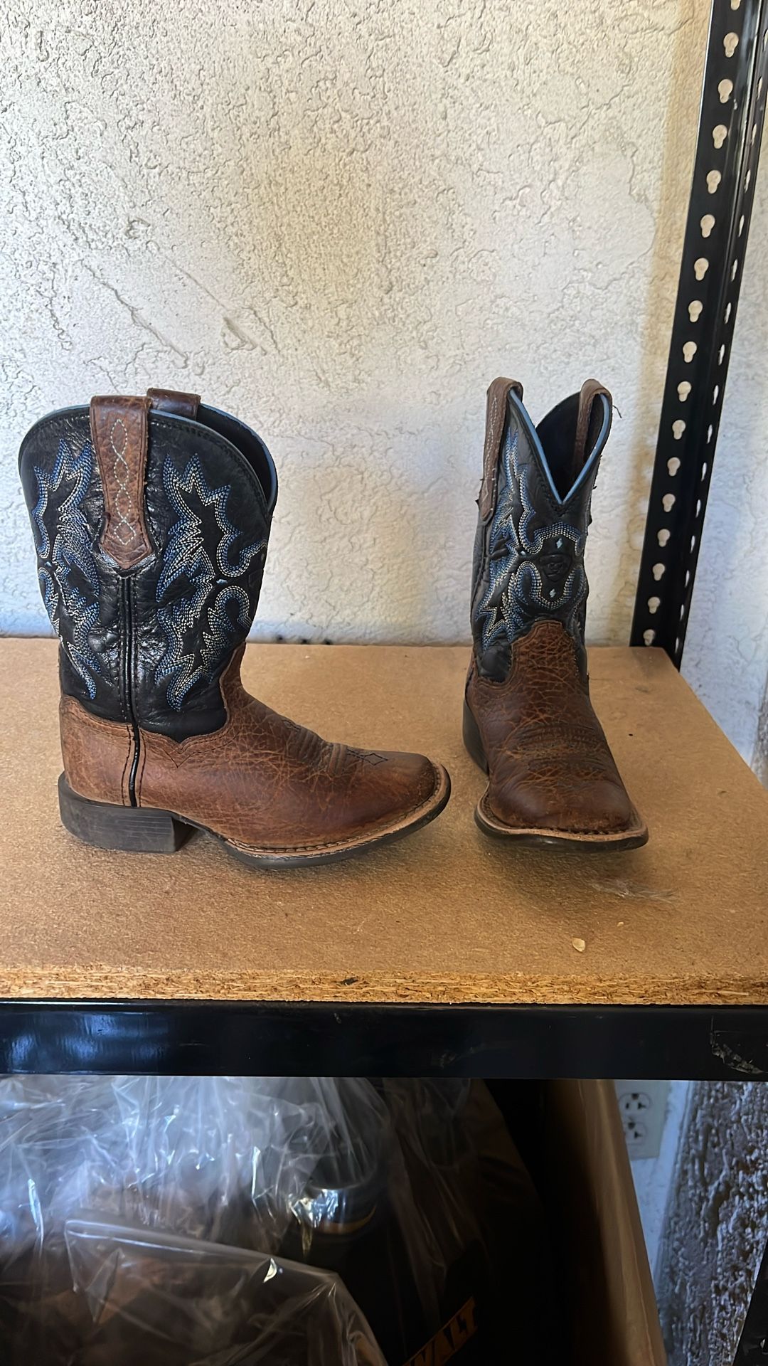 Ariat Boots Size 9 Kids