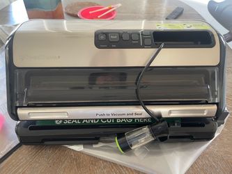FoodSaver FM5200 Vacuum Sealer Machine