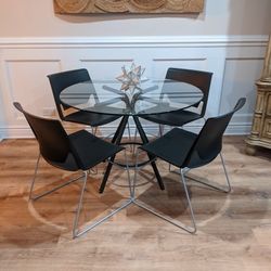 Cute Modern 5 Piece Dining Set~ table + 4 chairs 