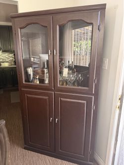 CORNER CABINET / GABINETE DE ESQUINA