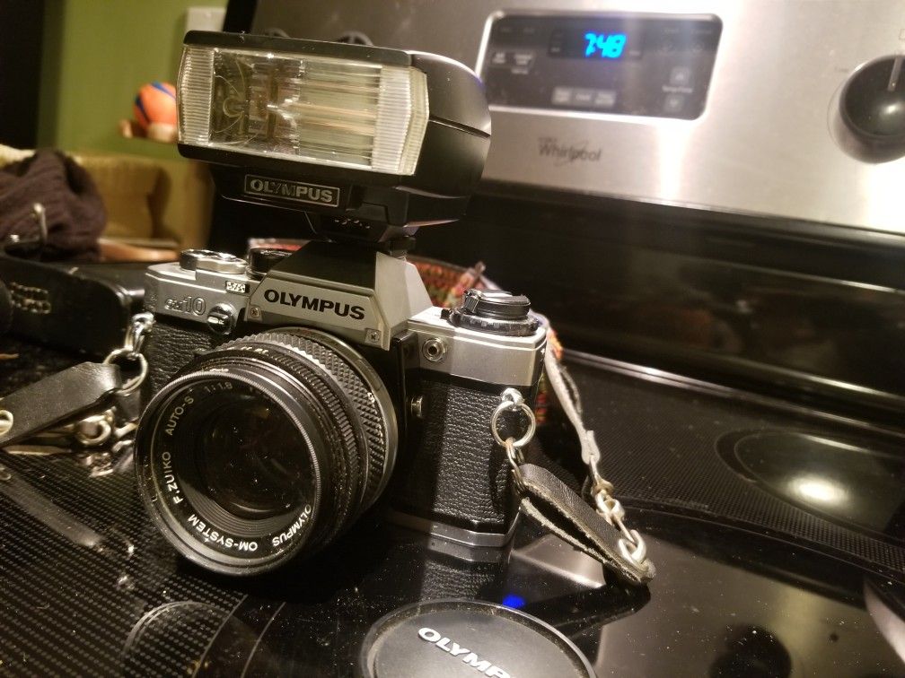 Olympus OM10 camera with T20 flash for Sale in Lynnwood, WA OfferUp