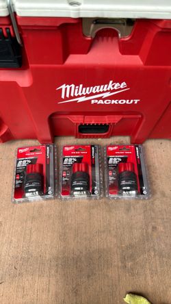Milwaukee red lithium high output ( cp 2.5 ah ) (NEW)